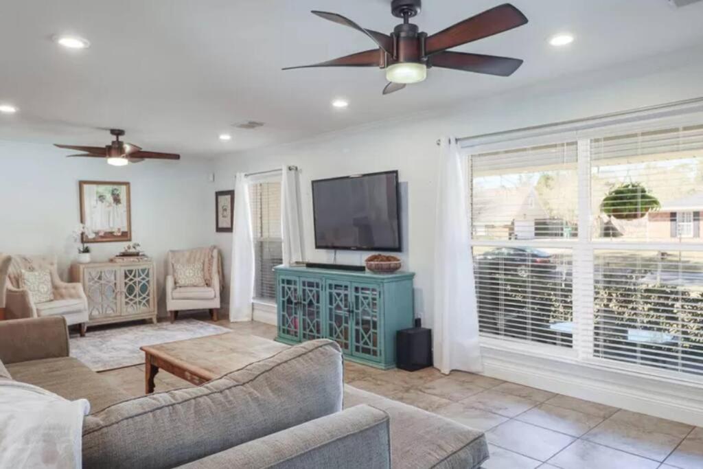 4/3 Home Centrally Located, Beach, Casino, Airport, Dining, Golfing, Shopping, Entertainment Gulfport Kültér fotó