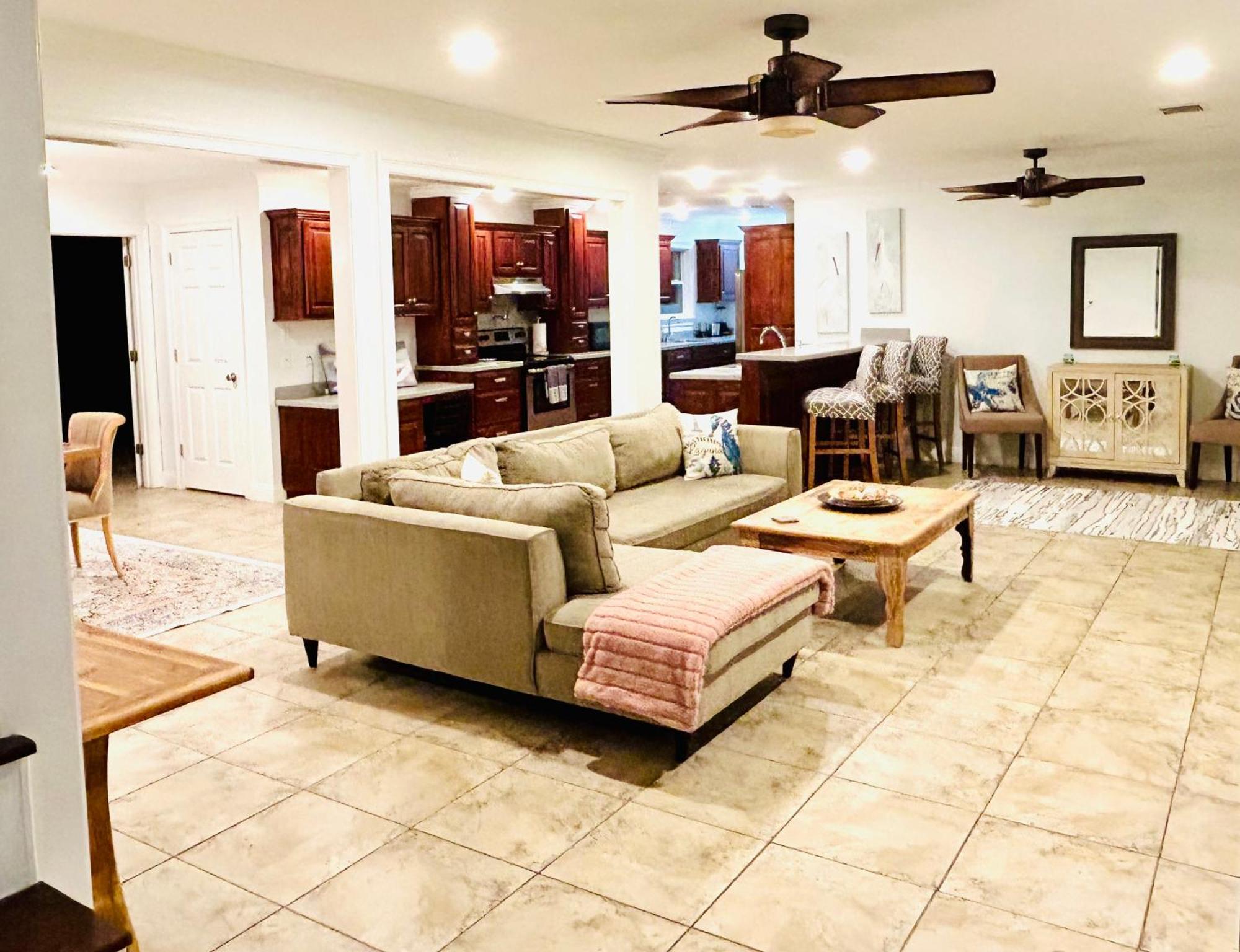 4/3 Home Centrally Located, Beach, Casino, Airport, Dining, Golfing, Shopping, Entertainment Gulfport Kültér fotó